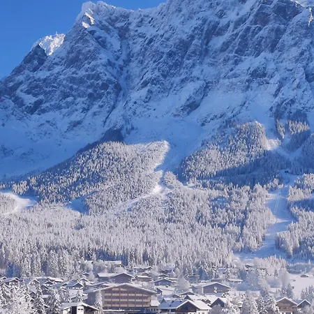 Aparthotel Zugspitz 4*